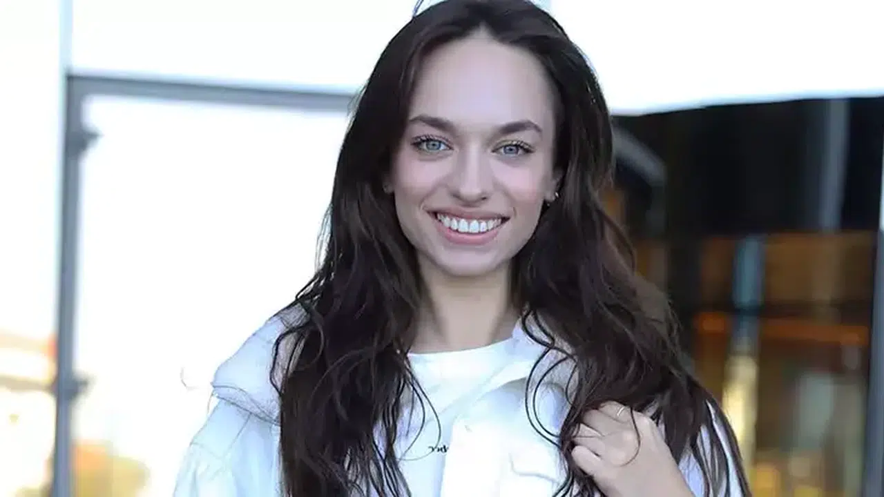 Doktorlar Baska Hayatta Zeren Kim Eylul Tumbar Kac Yasinda Nereli Tv Dizileri Ve Kariyeri