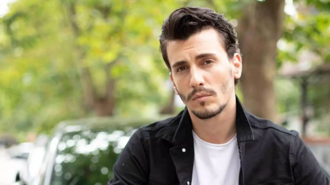 Bertan Asllani kimdir