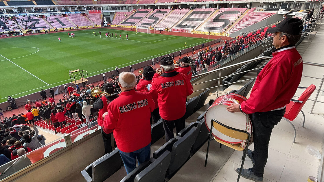 Eskişehirspor tribünü dünyada gündem oldu: İspanyollar gözlerine inanamadı!