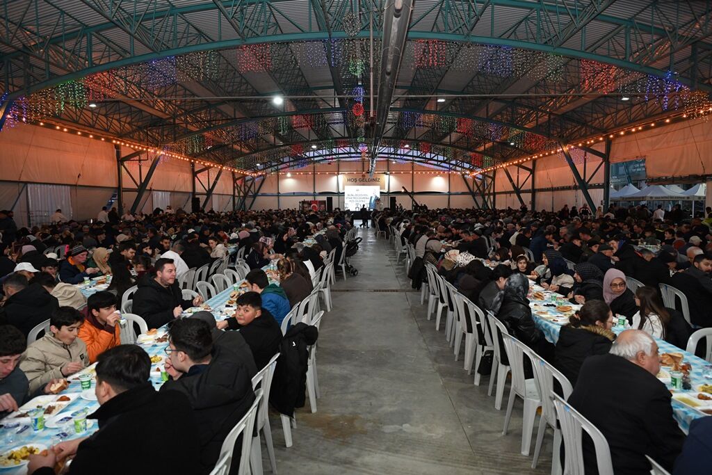 İnönü’de Kadir Gecesi’nde Binlerce Kişi İftar Sofrasında Buluştu