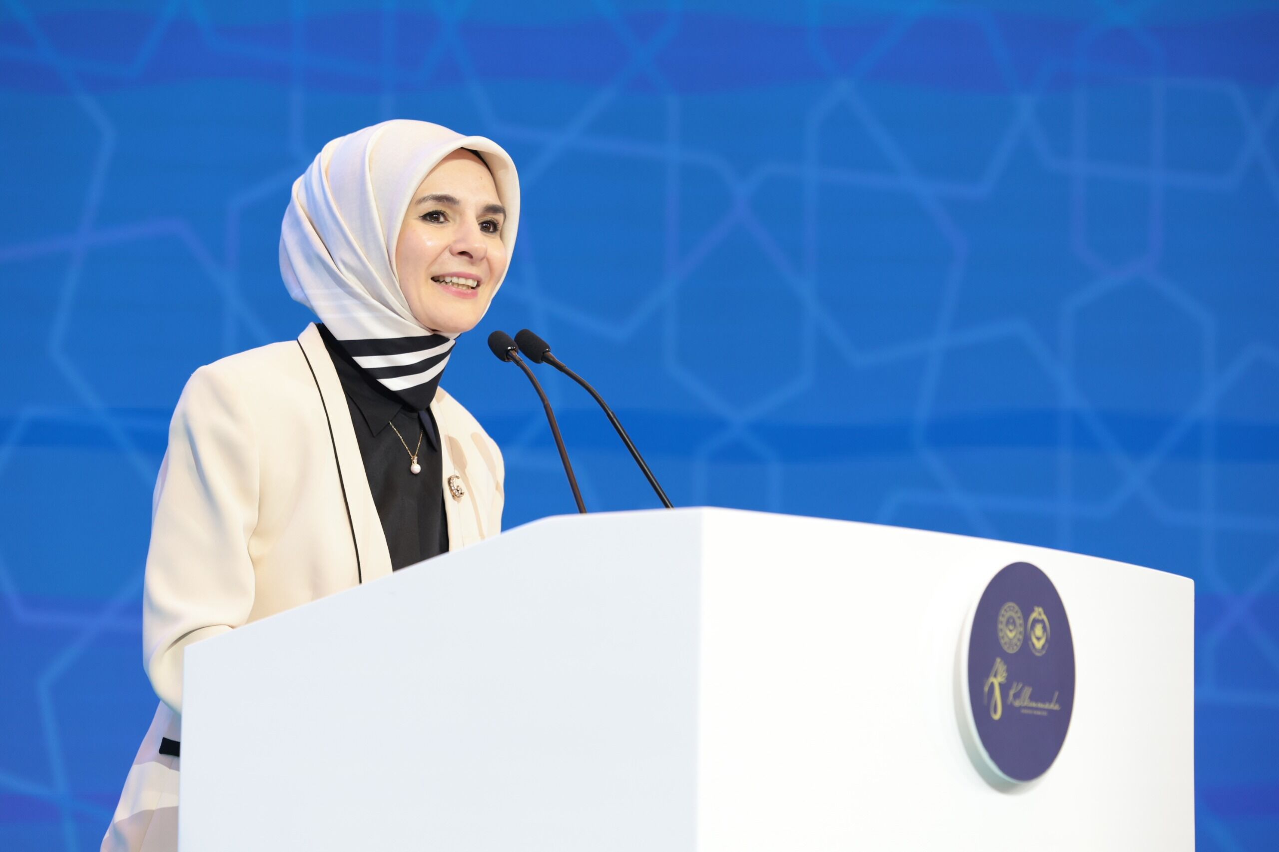 BAKNA GÖKTAŞ KADINLARLA İFTARDA BULUŞTU