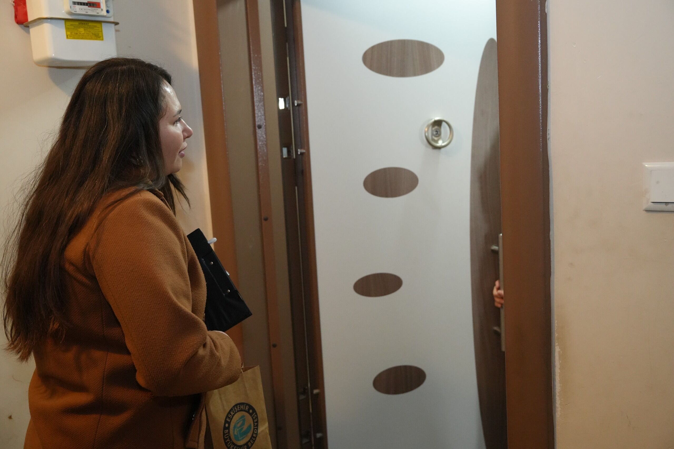 BAYRAMDA GÖNÜLLER BİR OLDU 65 YAŞ ÜSTÜNE ANLAMLI ZİYARET