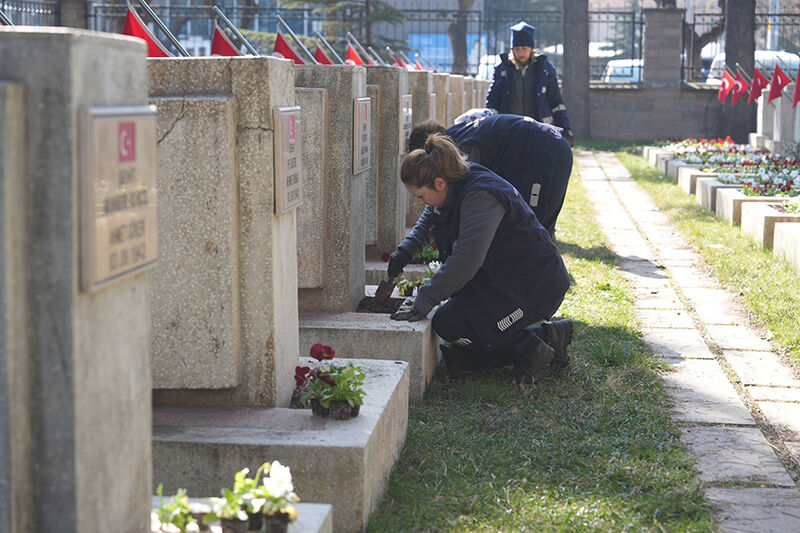 Büyükşehi̇rden Şehi̇tli̇klere Anlamli Dokunuş (2)