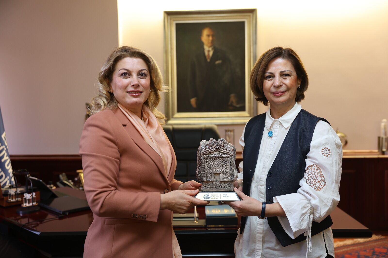 ASU KAYA ÜNLÜCE'Yİ ZİYARET ETTİ 