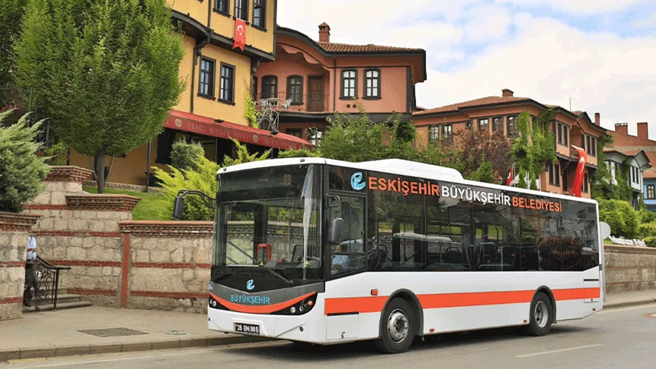 Başkan Ünlüce’den Eskişehirlilere Bayram Hediyes