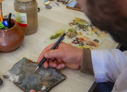 81 ilin tarihi yapılarını yarı değerli taşlara resmettiler