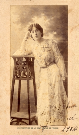 Osmanlı'nın kadınlara verdiği Şefkat Nişanı, Darphane koleksiyonunda yaşamaya devam ediyor