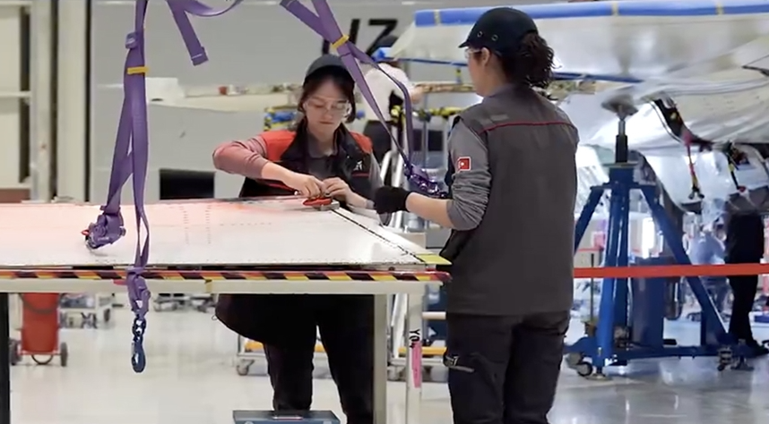 Türk kadınından Milli Muharip Uçak KAAN'a imza