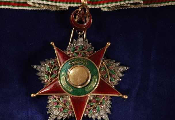 Osmanlı'nın kadınlara verdiği Şefkat Nişanı, Darphane koleksiyonunda yaşamaya devam ediyorRR