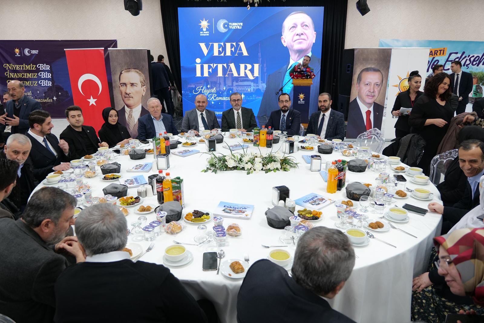 Mahir Ünal Eskişehir'de 