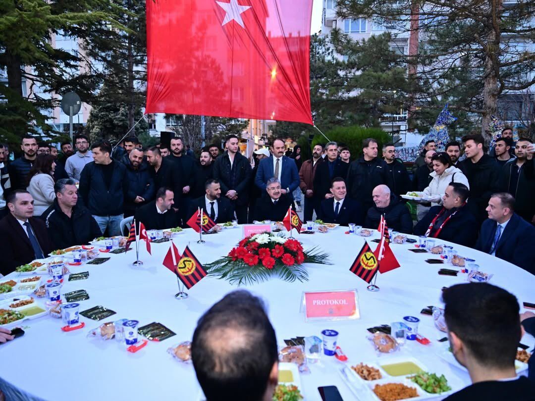 Eskişehirspor taraftarları iftarda bir araya geldi