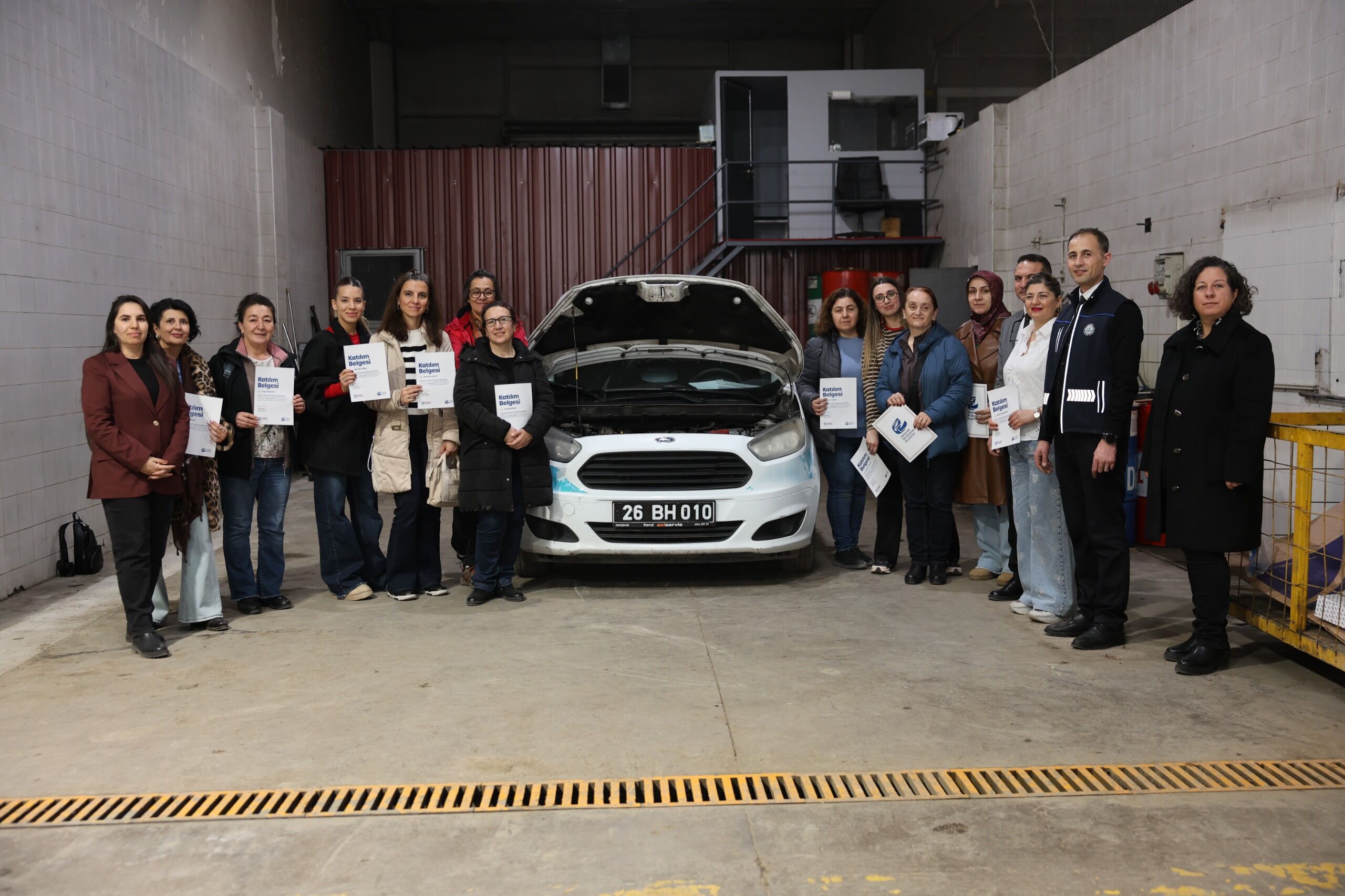 Kadinlar Atölyede Araç Bakimini Öğrendi̇ (1)