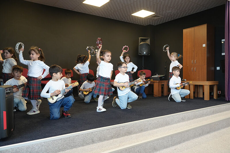 Mi̇ni̇klerden Büyük Yüreklere Dokunan Zi̇yaret (4)