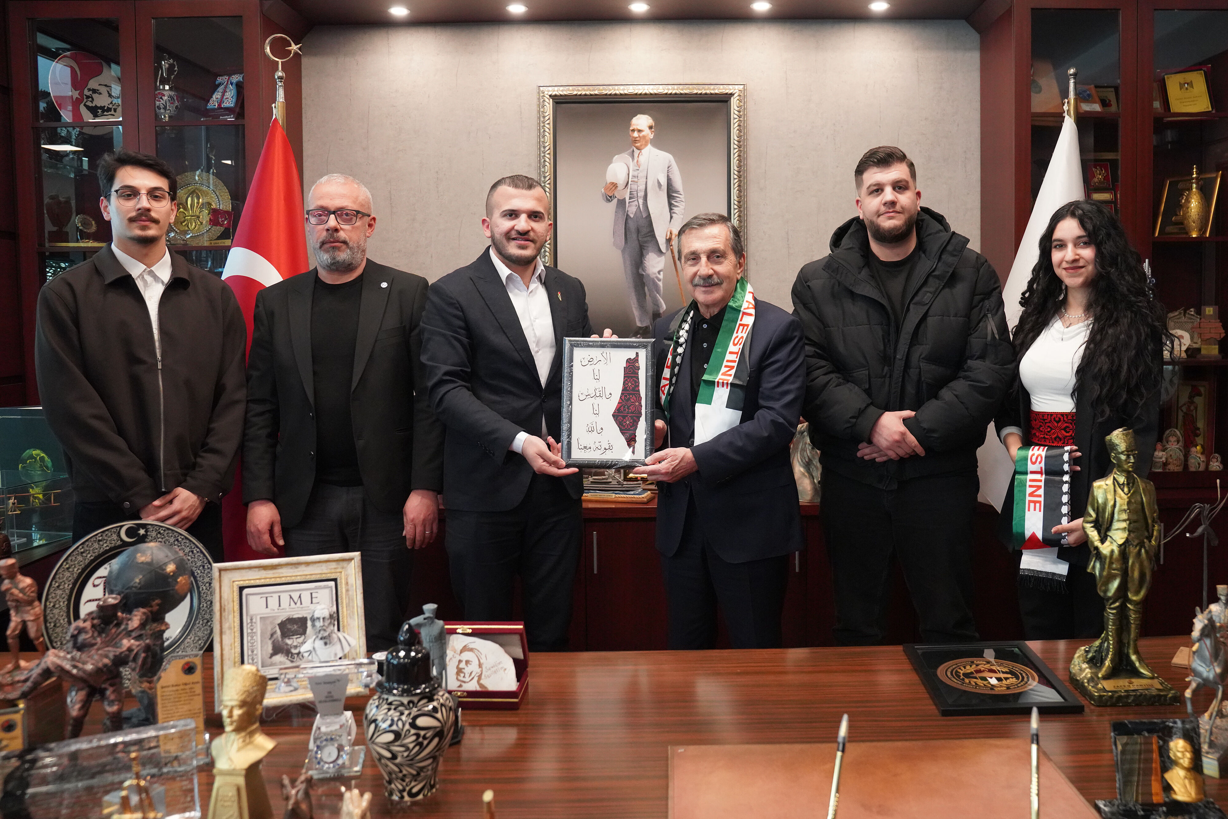 Başkan Ataç Filistinli Öğrencilerle Buluştu!