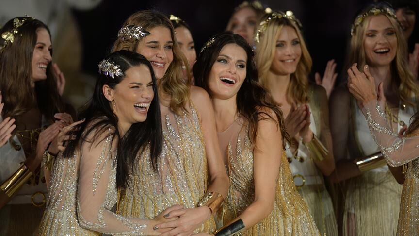 Adriana Lima’dan Olay Yaratan "Boy" Standardı