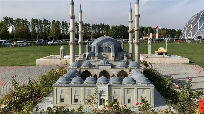 Türk Dünyası Şaheserleri: Esminyatürk