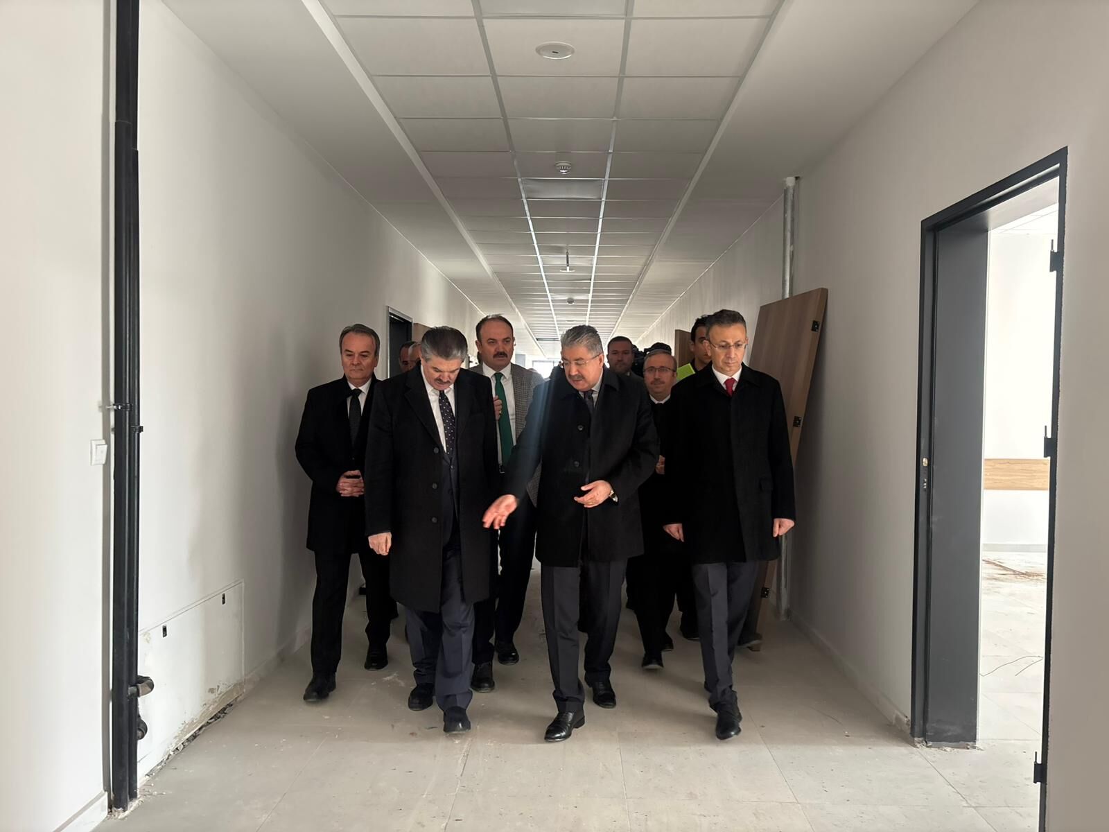 Vali Yılmaz'dan Emek Mahallesi'ne Müjde