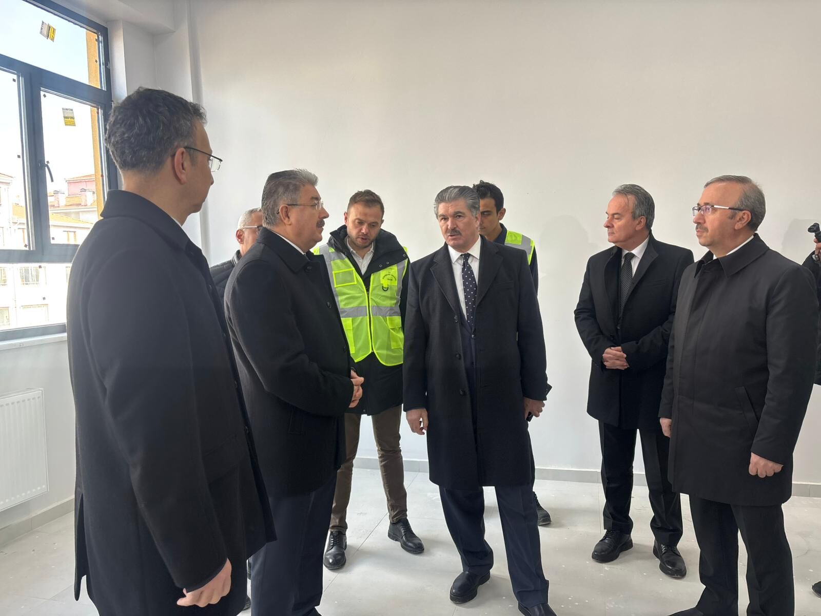 Vali Yılmaz'dan Emek Mahallesi'ne Müjde