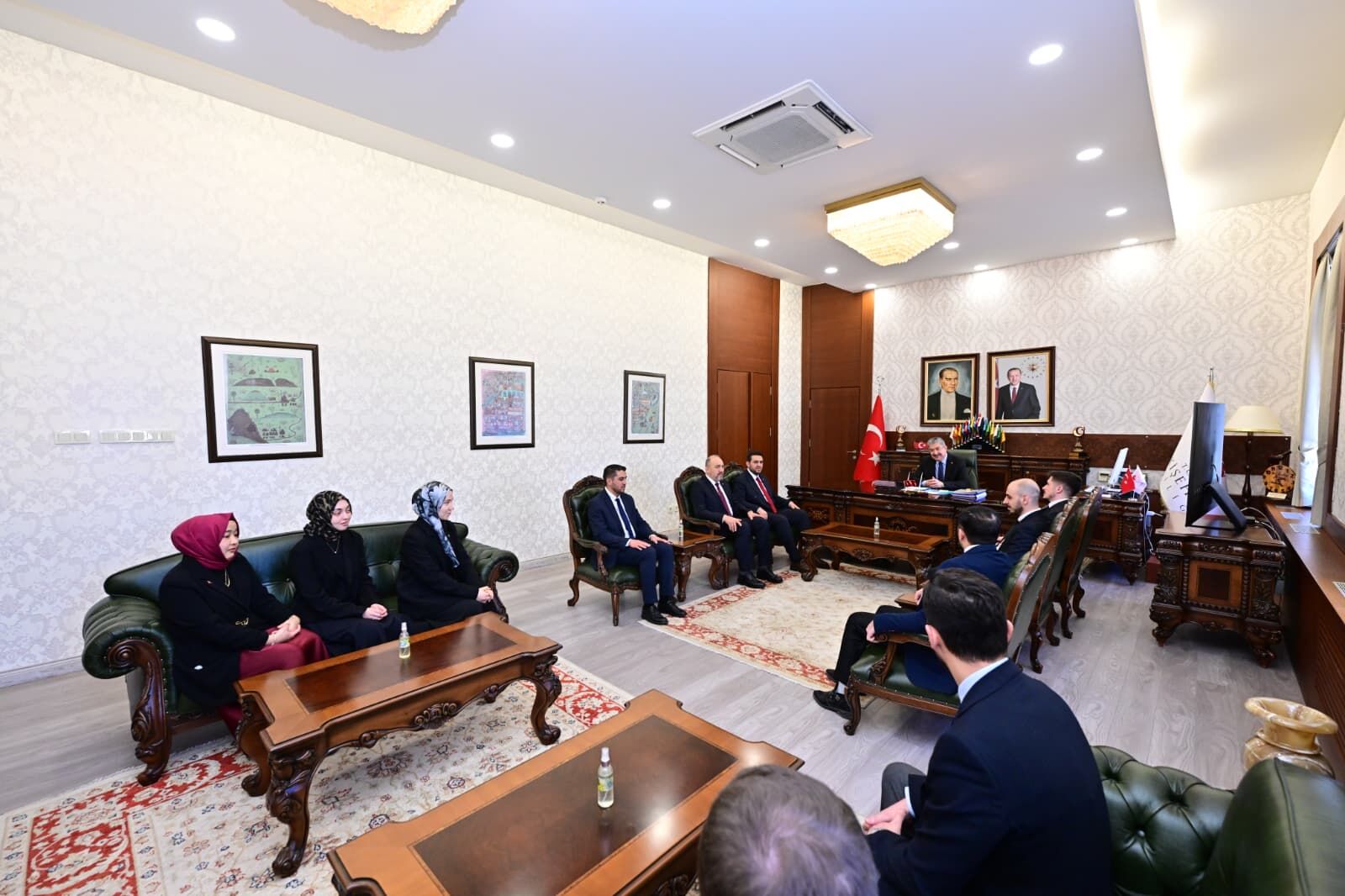 Vali Dr. Erdinç Yılmaz’a Gençlik Ziyareti: TÜGVA Heyetini Makamında Kabul Etti