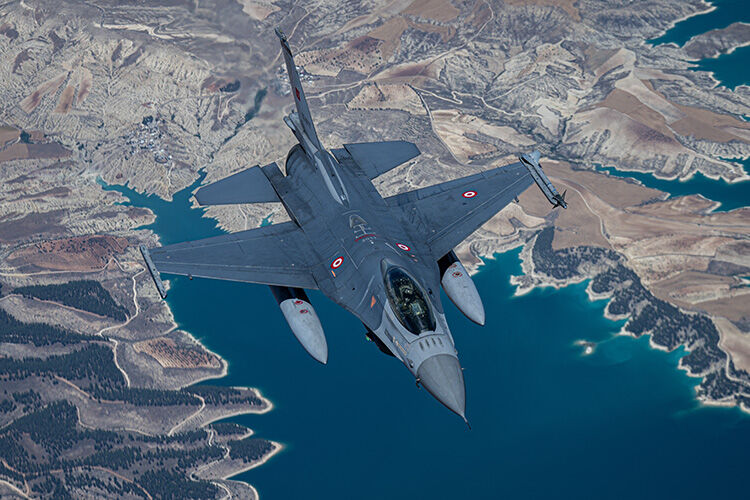 F-16 Uçuşu