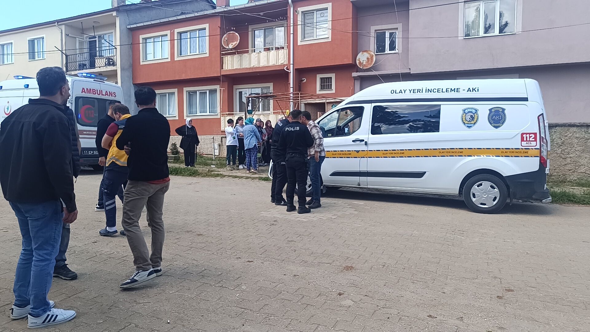 EVİNDE ÖLÜ BULUNDU