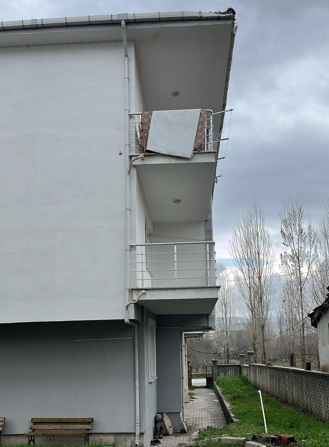 ALZAYMIR HASTASI BALKONDAN DÜŞTÜ