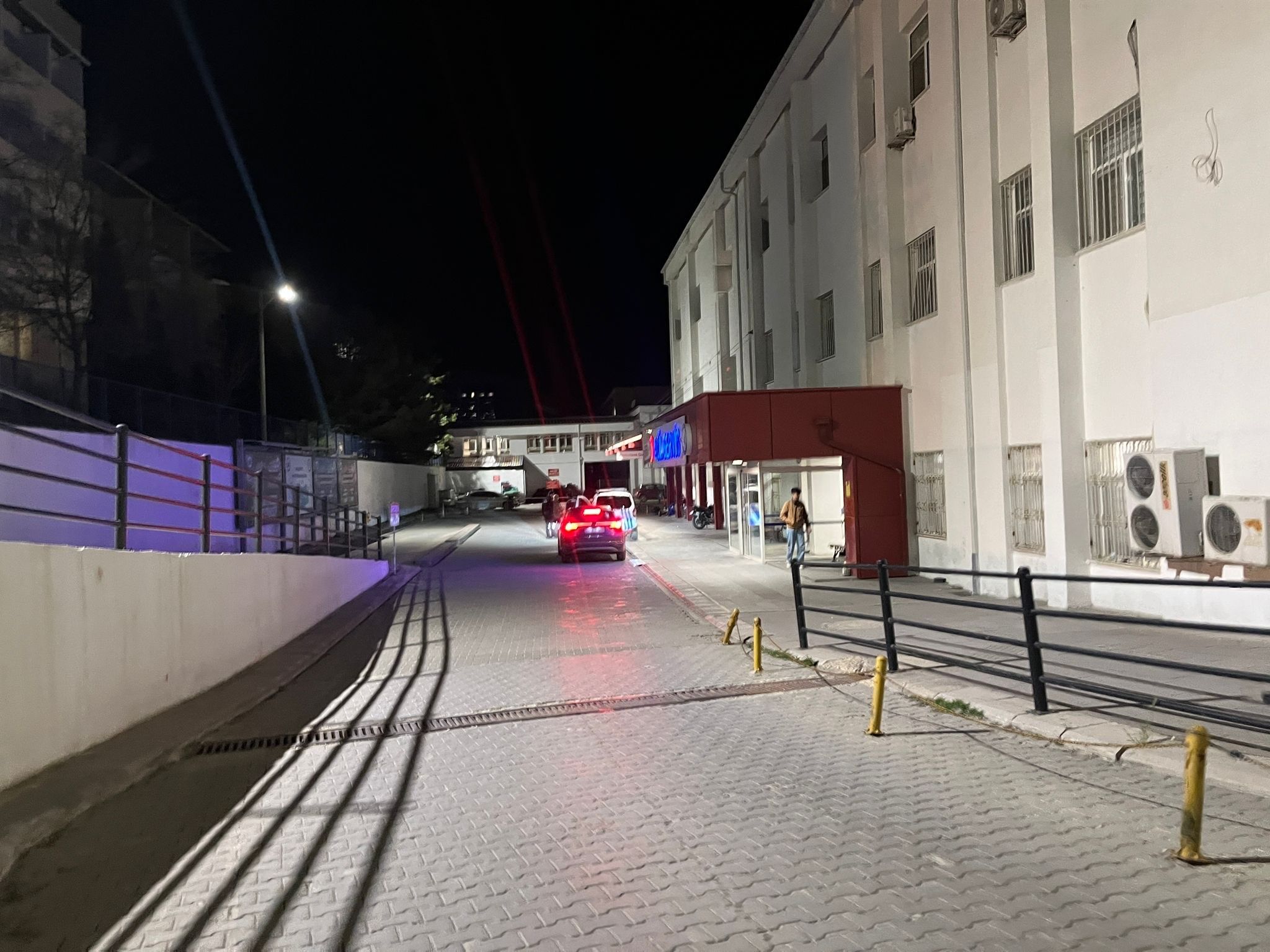 Yan bakma tartışması