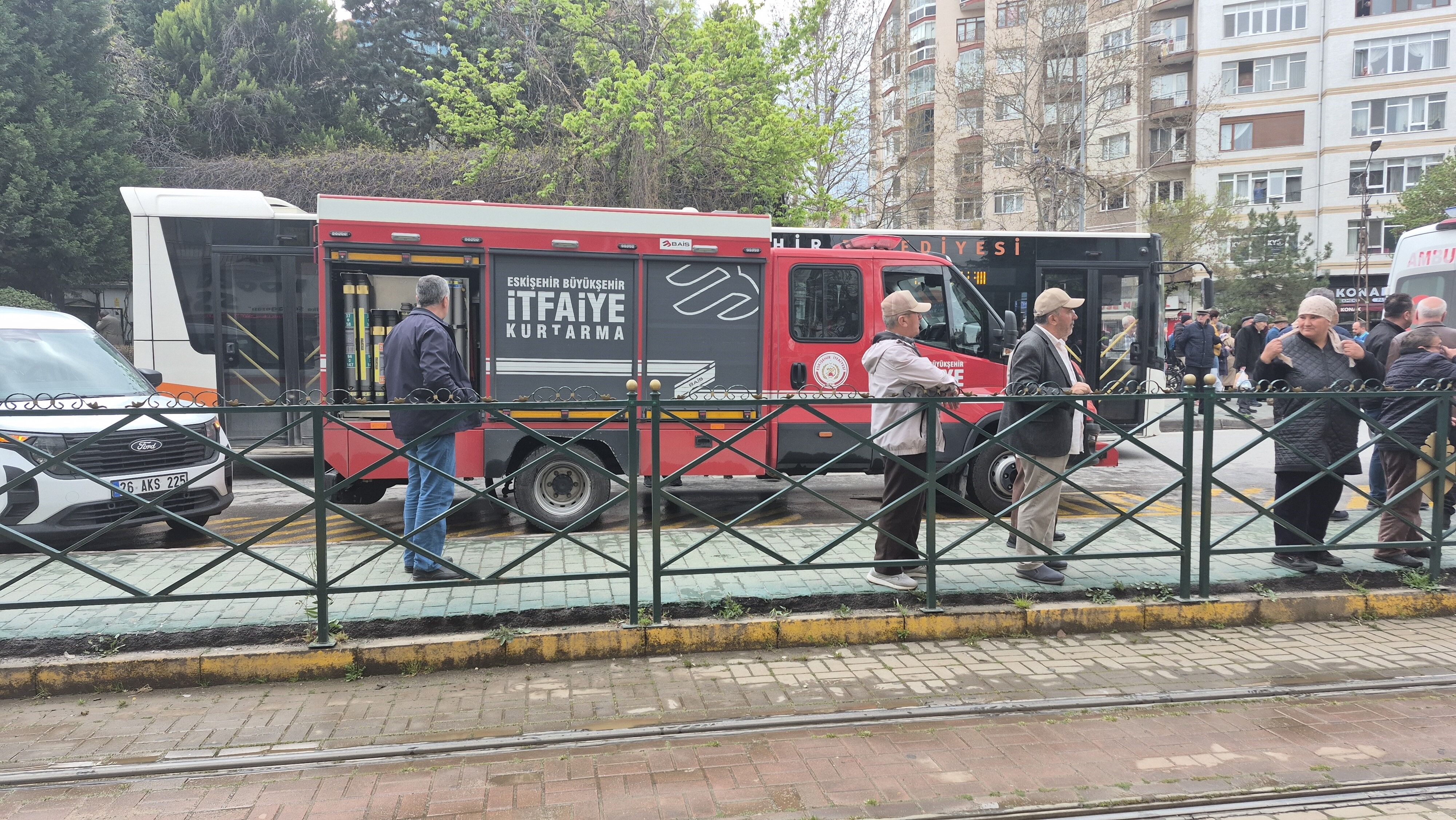 Tramvay çarptı