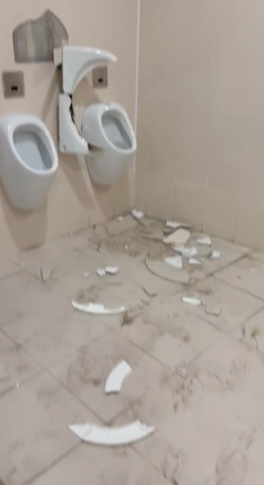 Balıkesirspor Taraftarı Tuvalete Zarar Verdi