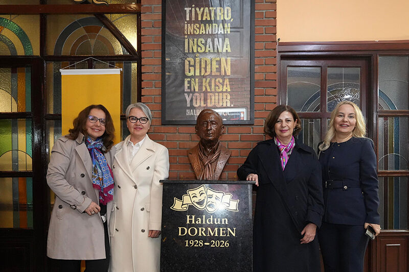 Başkan Ünlüce “Unutmak” Oyununda Sanatseverlerle Buluştu (8)