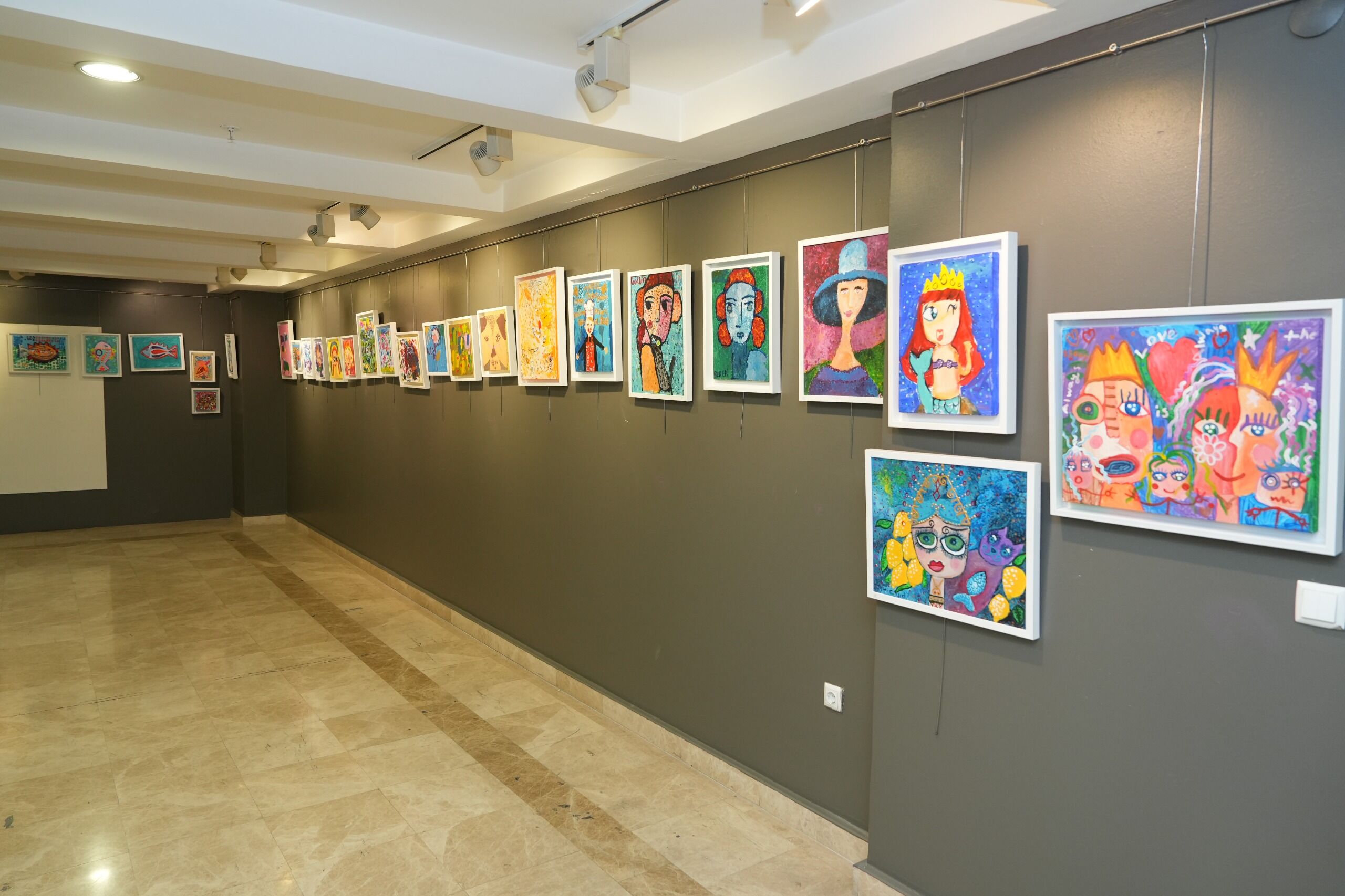 “Renkleri̇n Çocuk Hali̇” Sergisi