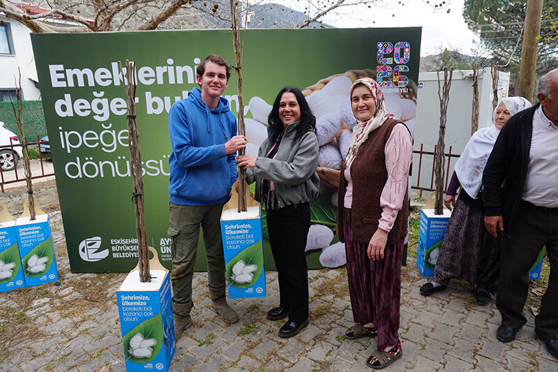 Saricakaya’da 600 Dut Fi̇dani Üreti̇ci̇yle Buluştu (3)