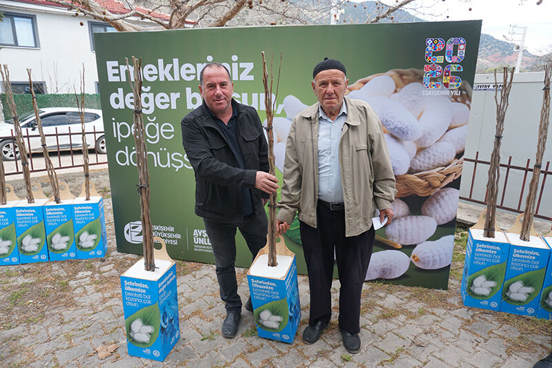 Saricakaya’da 600 Dut Fi̇dani Üreti̇ci̇yle Buluştu (4)