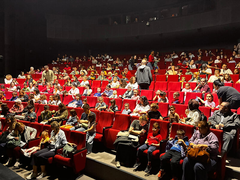 “Si̇hi̇rli̇ Flüt” İstanbul Çocuk Şenli̇ği̇nde Beğeni̇ Topladi (3)