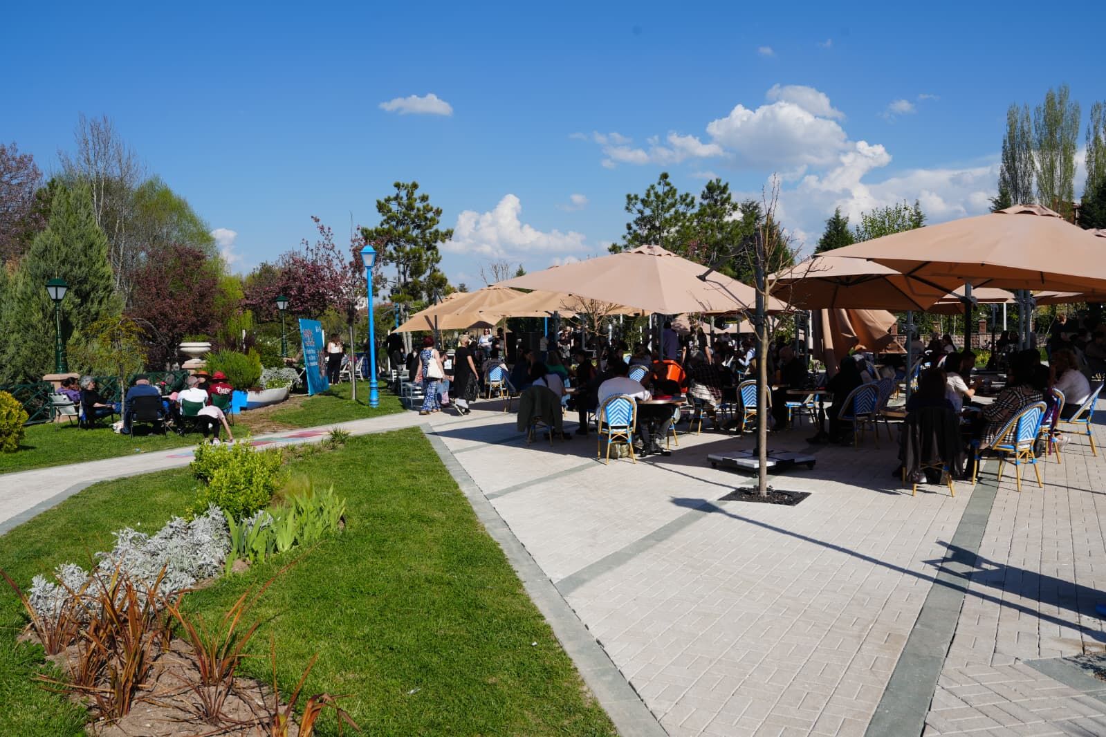 Sokaklar Notalarla Doldu, Şehi̇r Nefes Aldi (9)