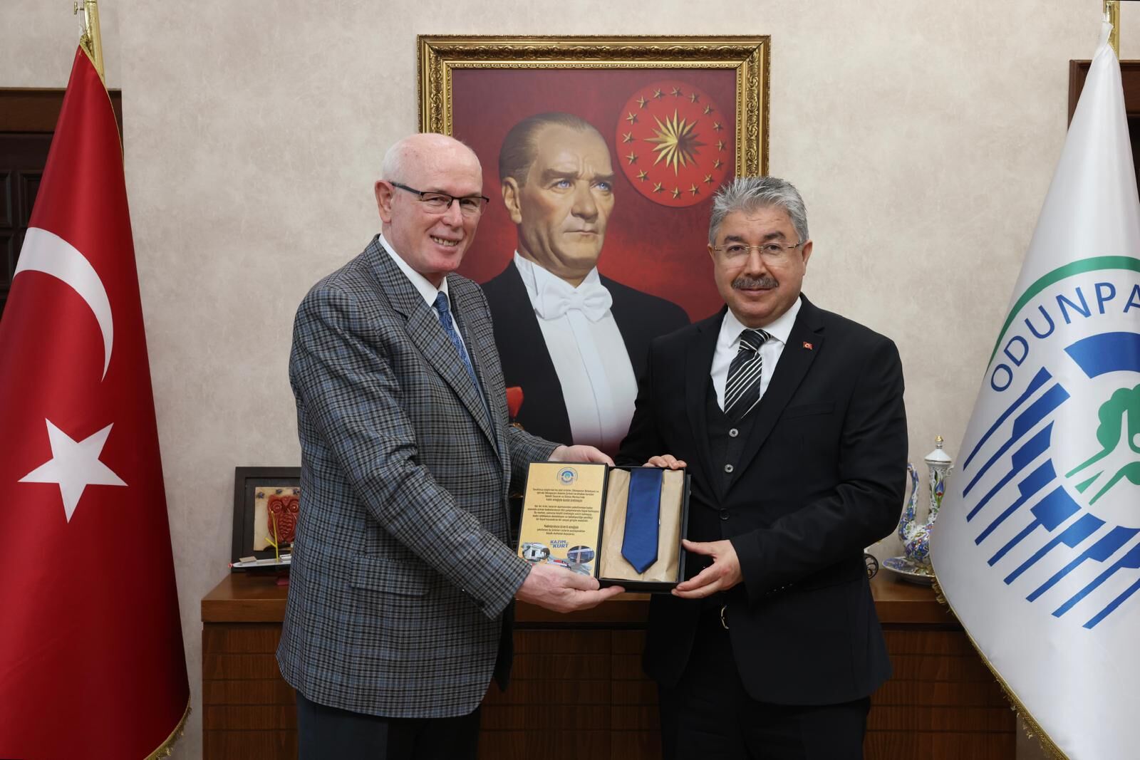 Vali Yılmaz ve Kazım Kurt