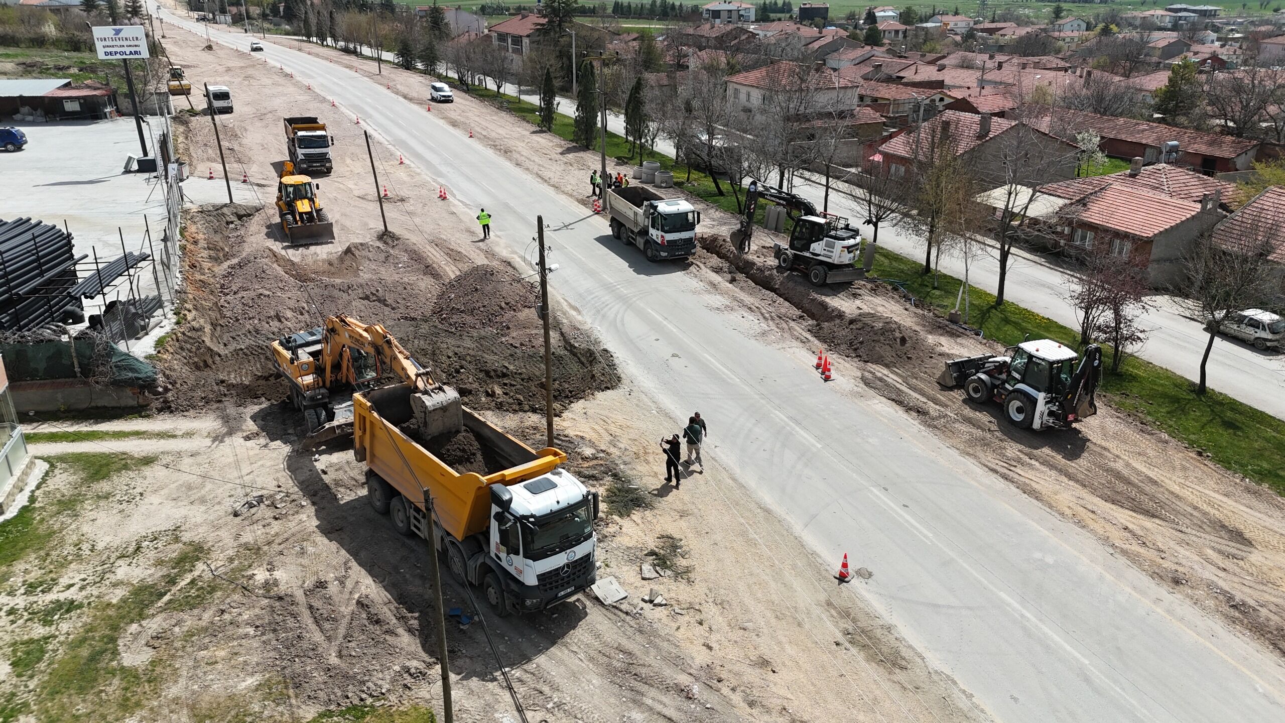Yollar Geni̇şli̇yor Sürücüleri̇n Yüzü Gülüyor (11)