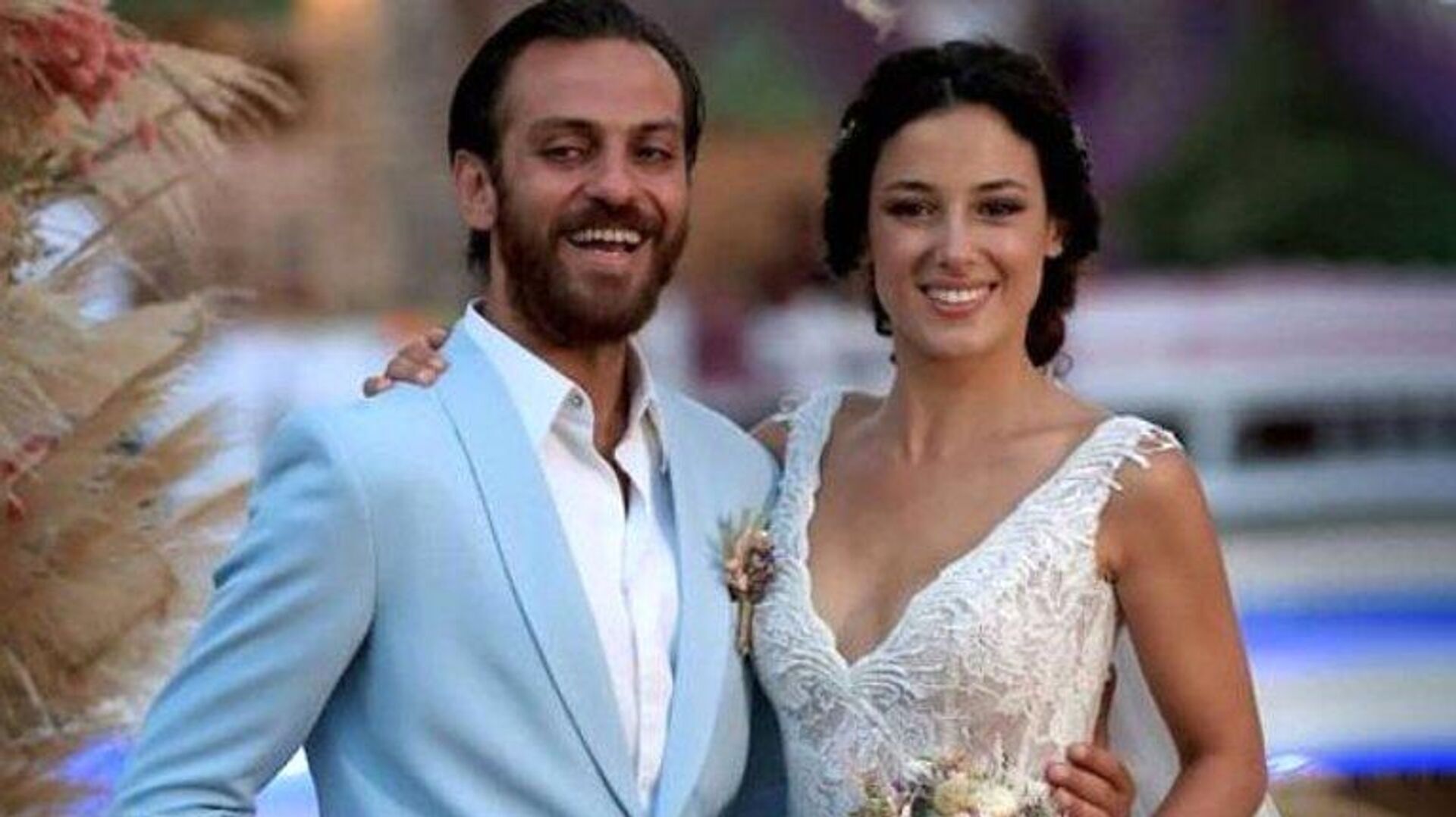 Erkan Kolçak Köstendil ve Cansu Tosun
