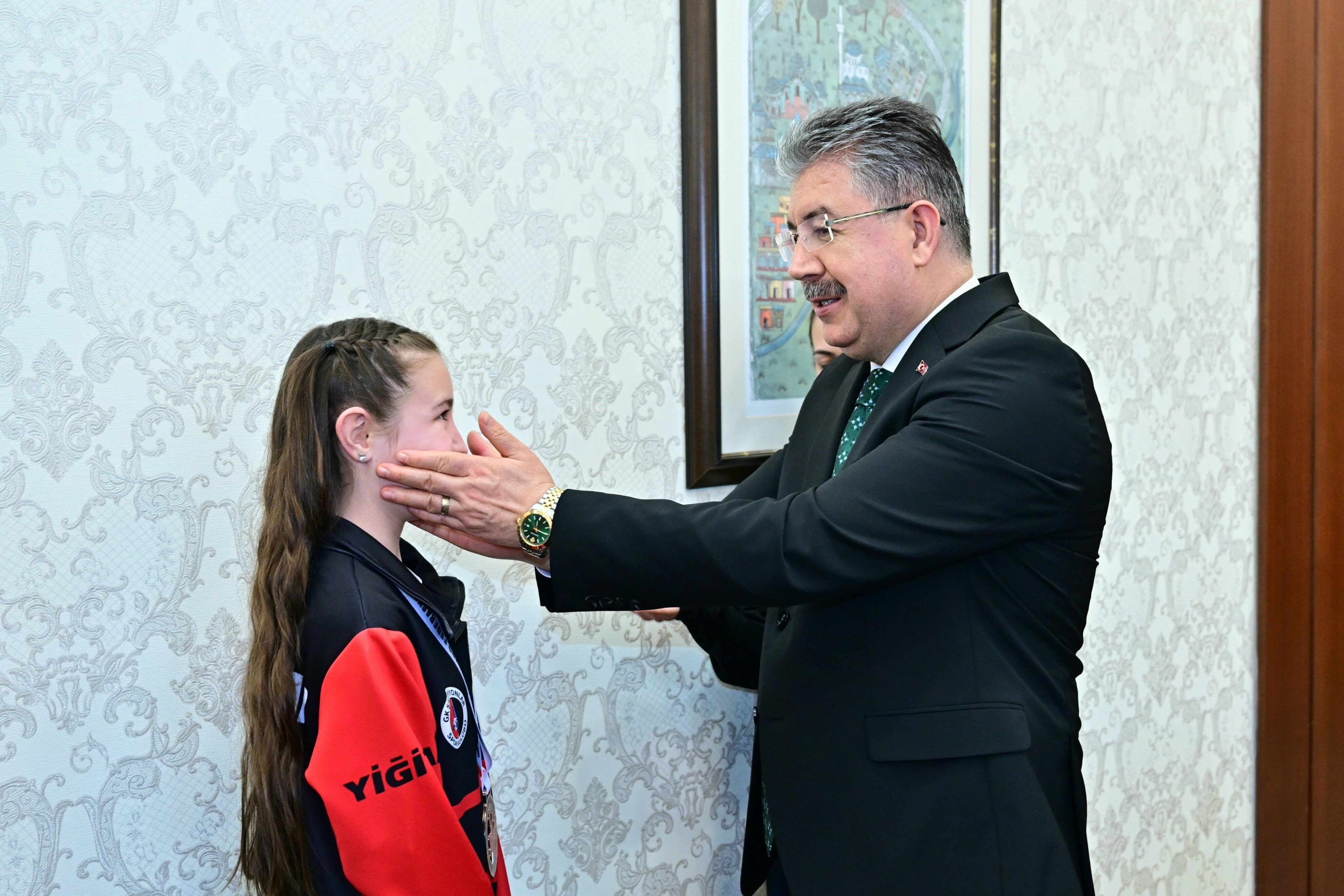  genç sporcu