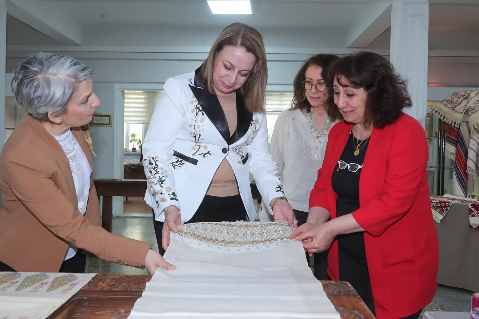 Anneler Günü Sergisi