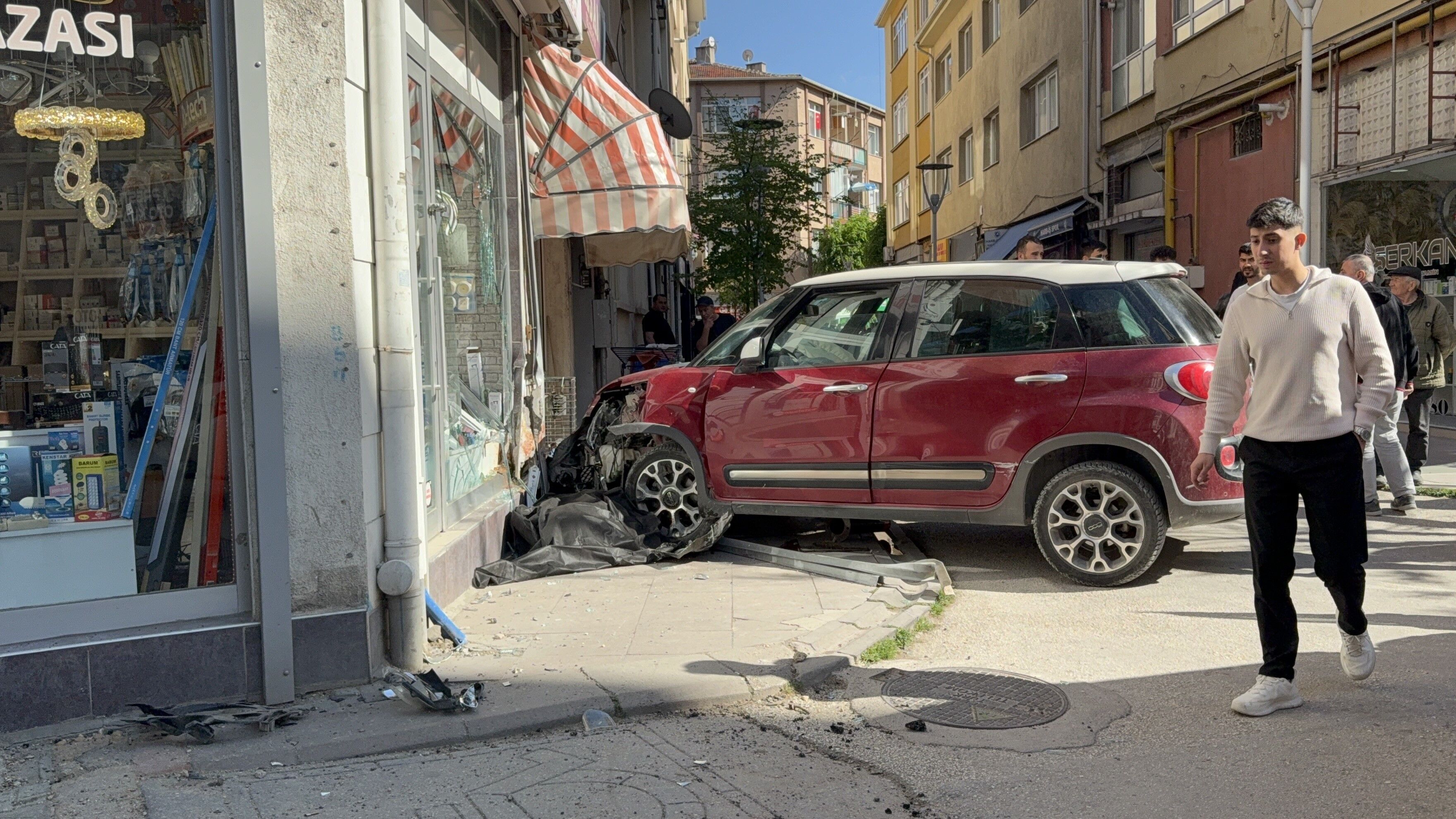 Genç Kadın Feci Kazada Can Verdi