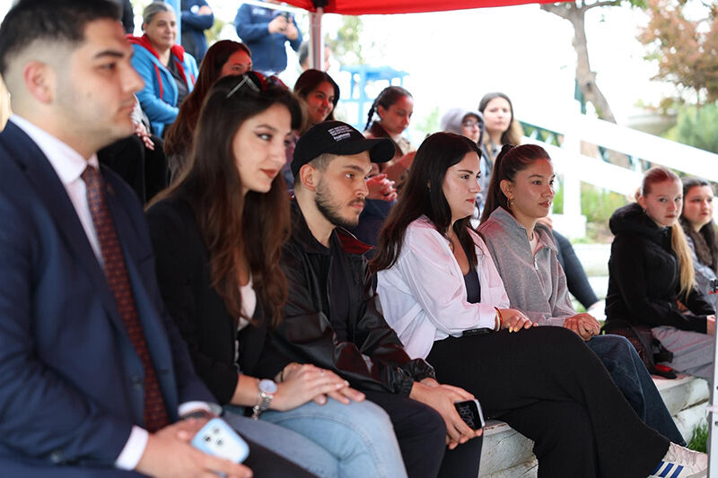 “Bi̇r Sandalye, Bi̇r Termos” Söyleşi̇si̇nde Meryem Boz’a Yoğun İlgi̇ (2)