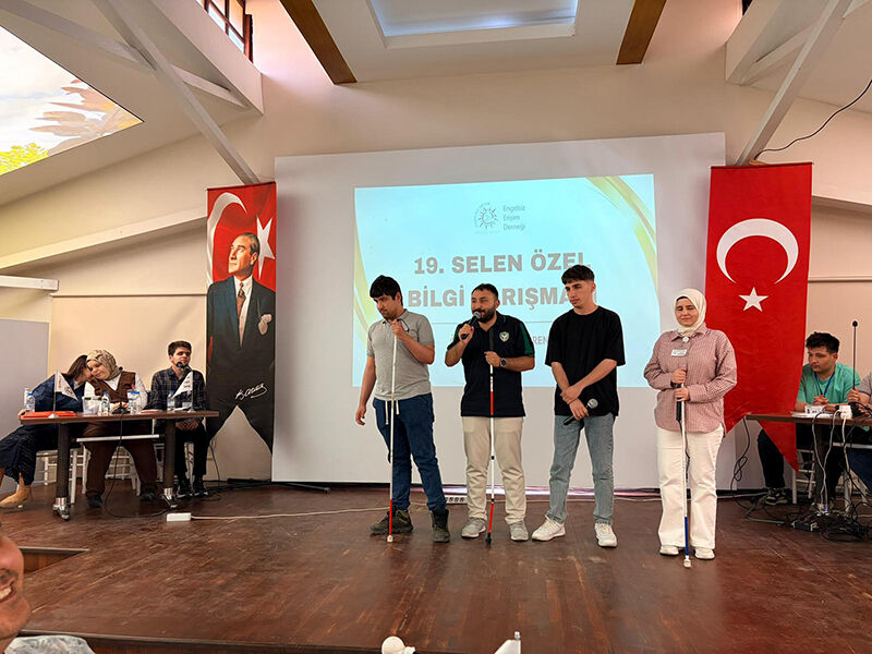 Engelsi̇z Bi̇lgi̇ Yarişmasi Büyük Heyecana Sahne Oldu (1)