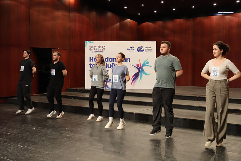 Eski̇şehi̇r Yili 2026 Halk Danslari İçi̇n Yetenekler Sahneye Çikti (3)