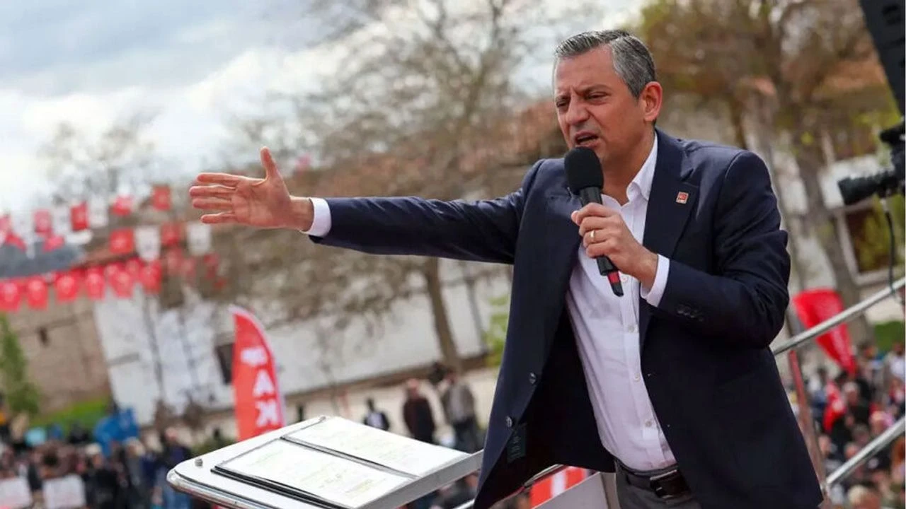 ÖZGÜR ÖZEL