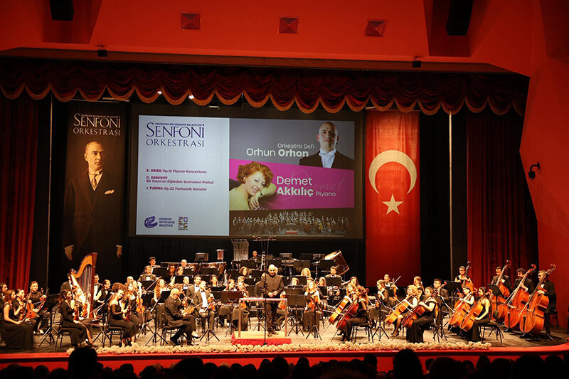 Senfoni̇ Orkestrasi’ndan Ni̇teli̇kli̇ Program (1)