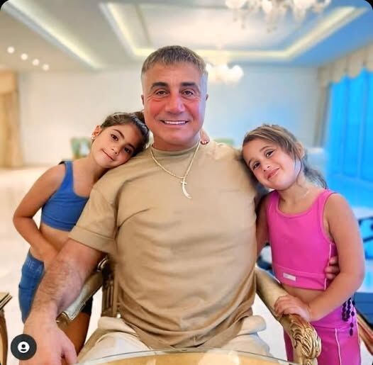 Sedat Peker ve kızları