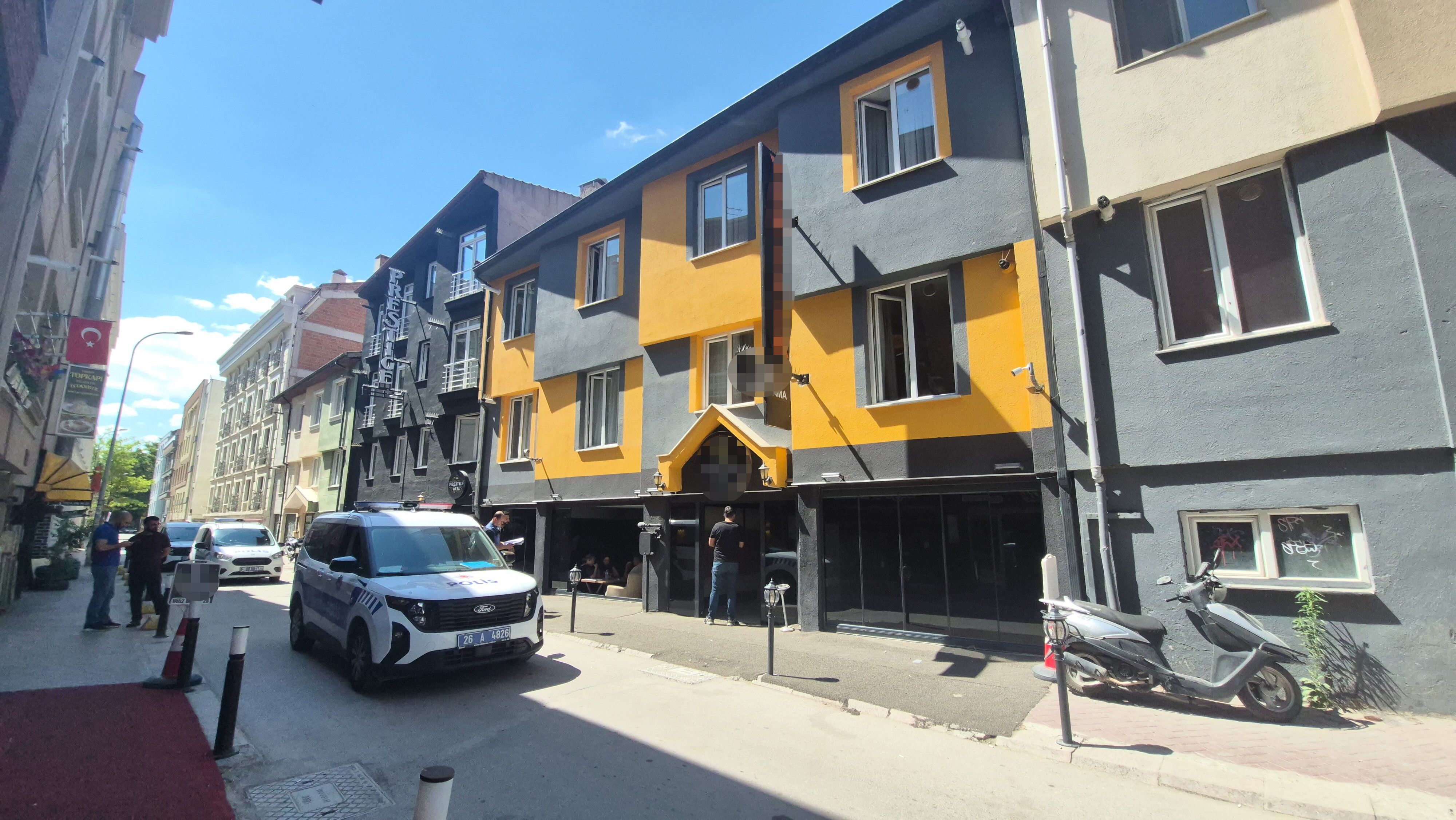 EVİNDE ÖLÜ BULUNDU