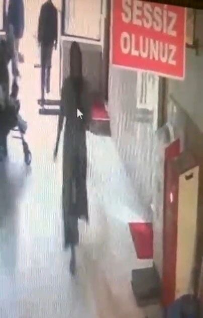 Yaşlı Adama Tuzak Kuran Kadın
