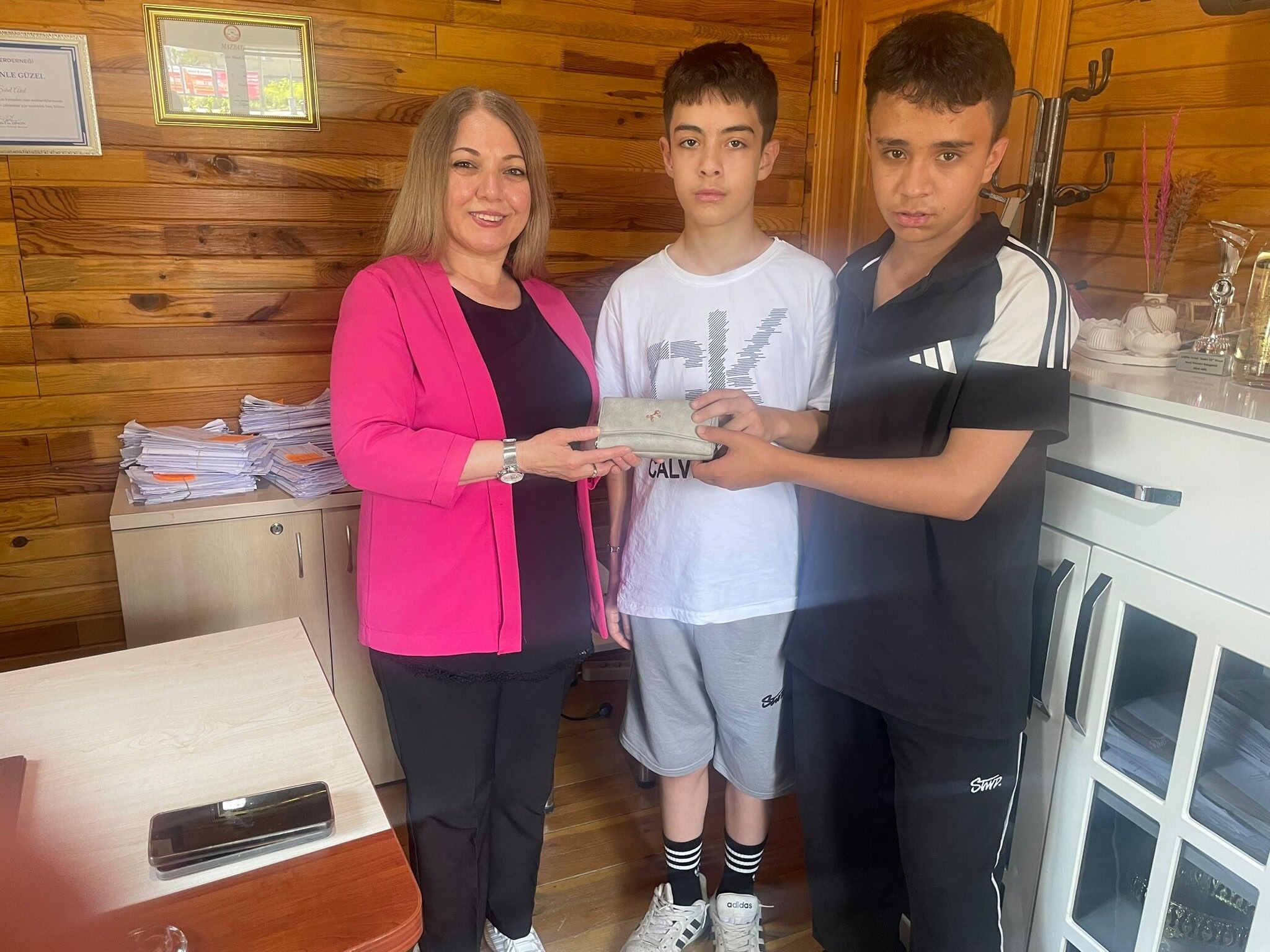 İki Çocuktan Örnek Davranış